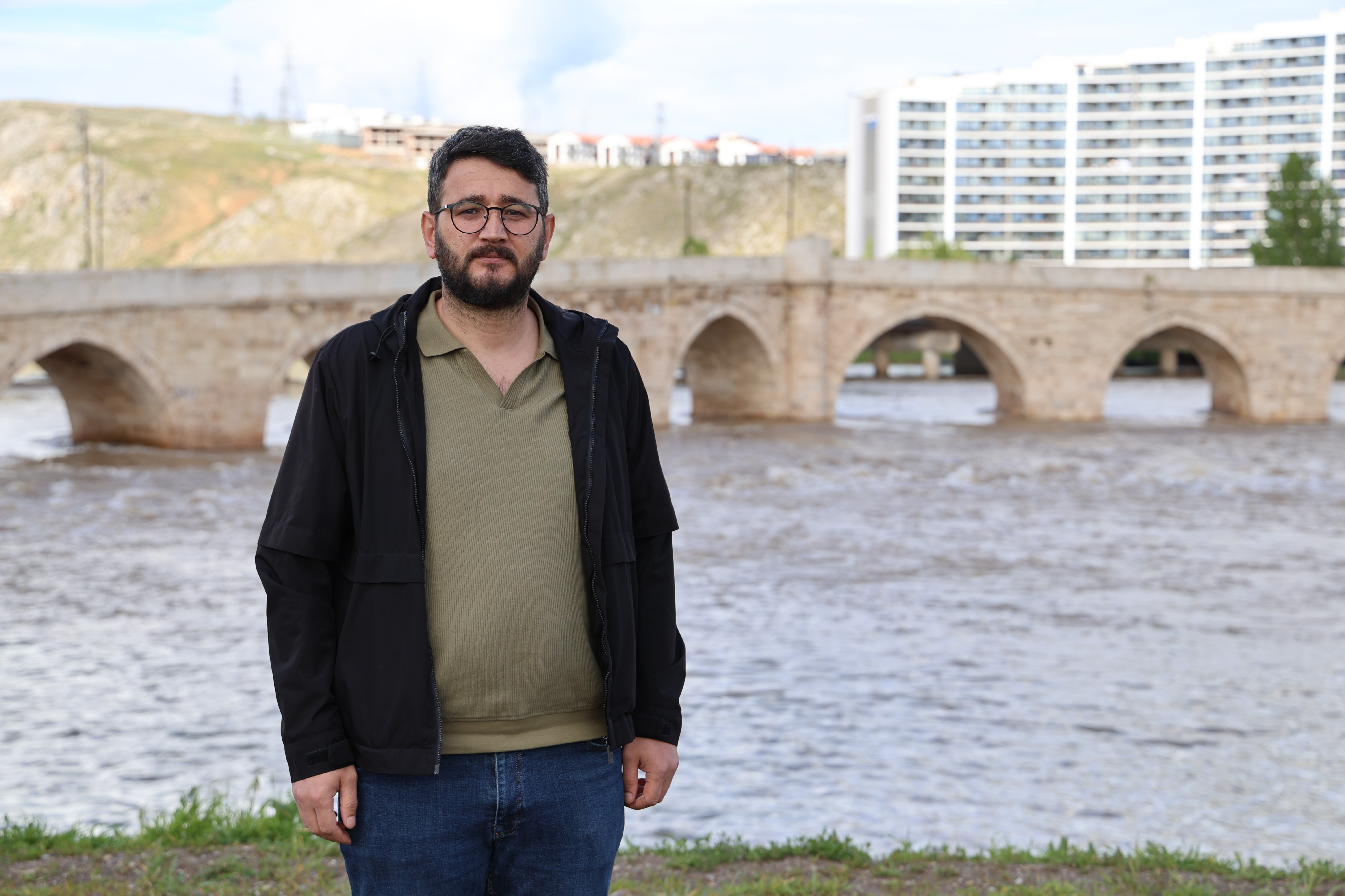 Sivas'ta uzmanı 8 asırlık köprünün ayakta durma nedenini anlattı