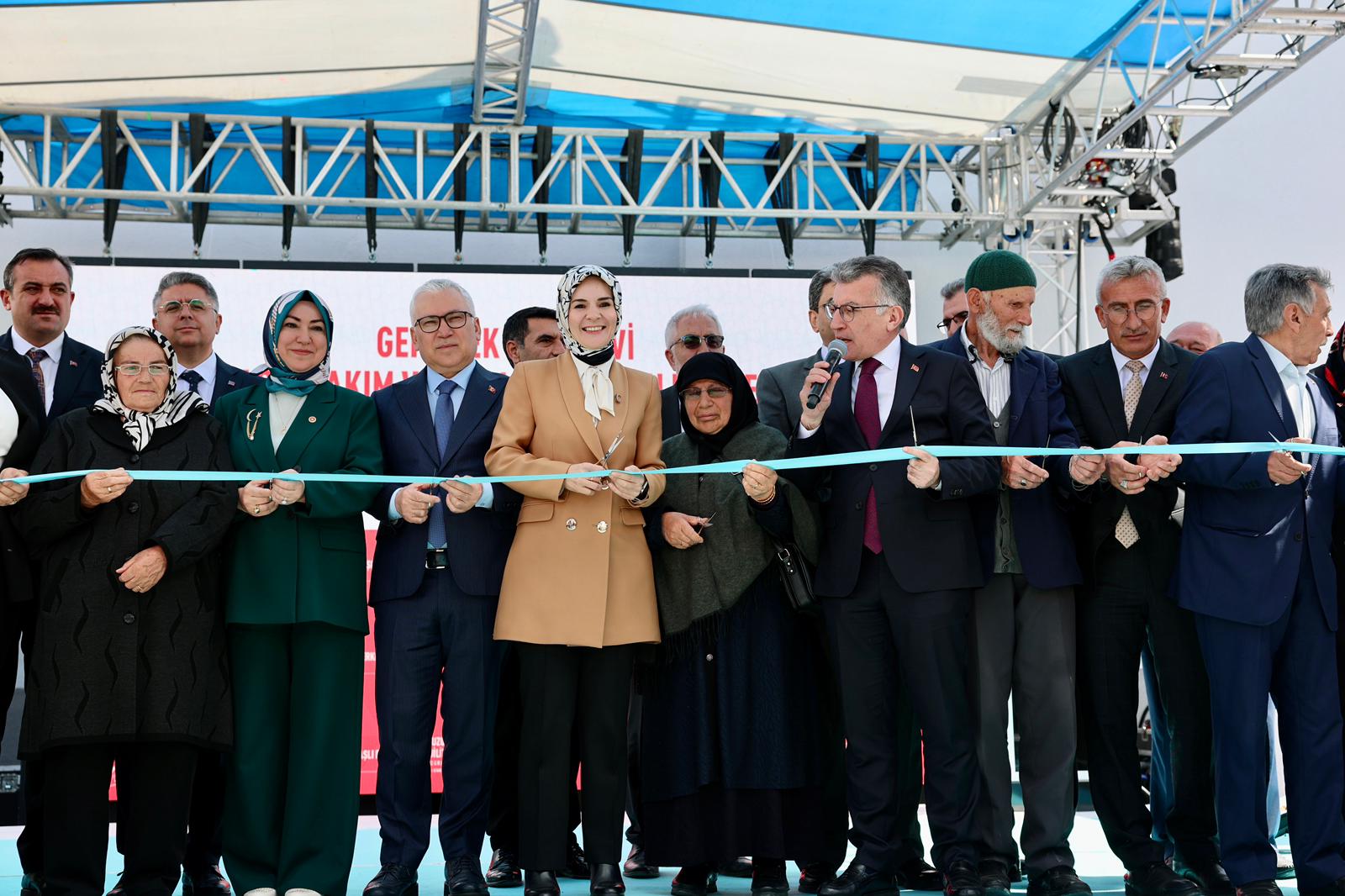 Bakan Göktaş Gemerek’te huzurevi açtı