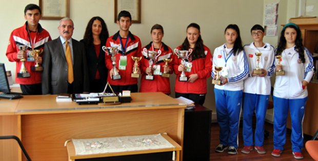 Model Uçak´ta Sivas´ın Gururu Oldular