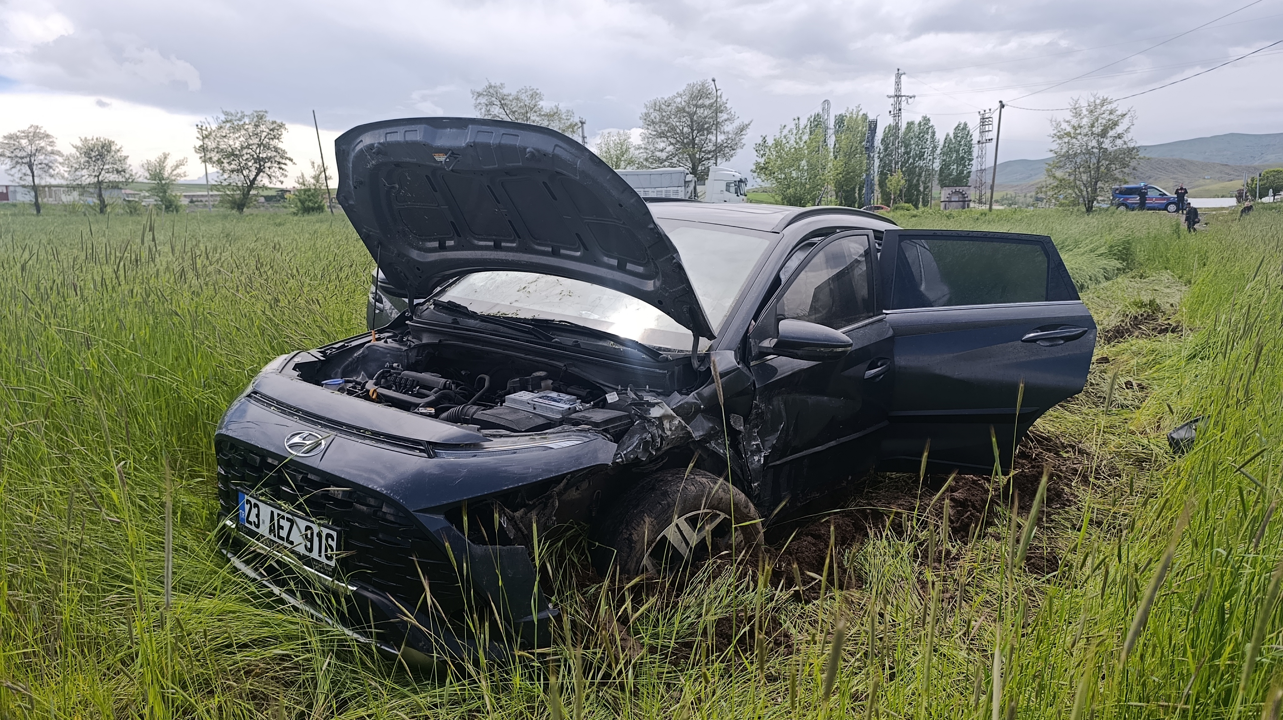 Sivas'ta iki otomobilin çarpıştığı kazada 4 kişi yaralandı