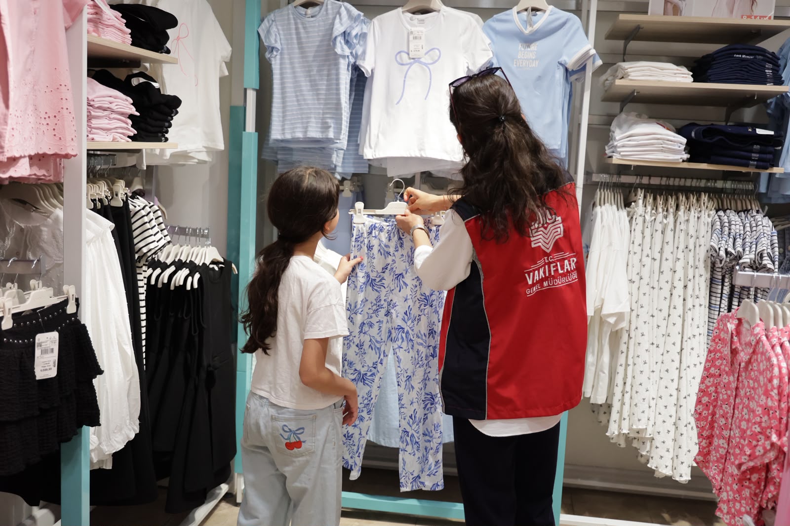 Vakıflar Genel Müdürlüğü'nden 28 bini aşkın çocuğa bayramlık yardımı