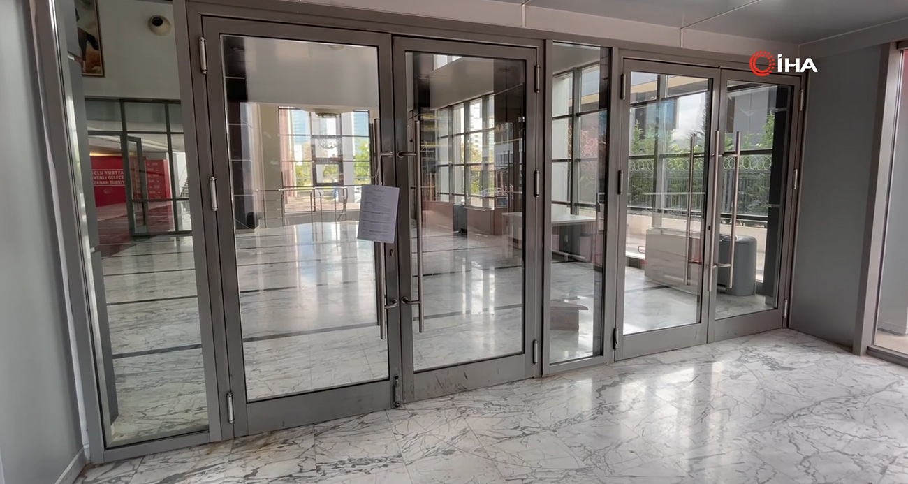 CHP Genel Merkezi girişine "mutlak butlan" kararı asıldı
