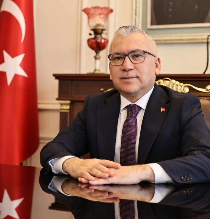 “Kimsesizlerin yanında olmalıyız”