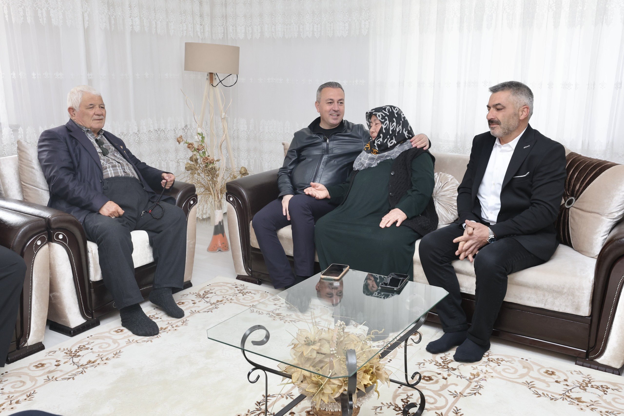 Başkan Uzun, Kıbrıs gazisi Hüseyin Toy'u evinde ziyaret etti
