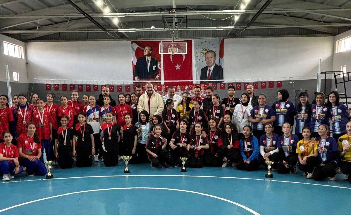 Zara’da voleybol coşkusu