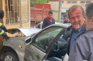 Direksiyonda bayıldı, boş dükkana daldı!