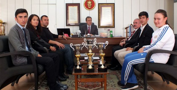 Model Uçak´ta Sivas´ın Gururu Oldular