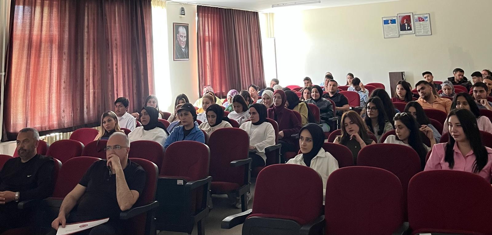 Sivas'ta öğrencilere dijital pazarlama ve reklamcılık eğitimi