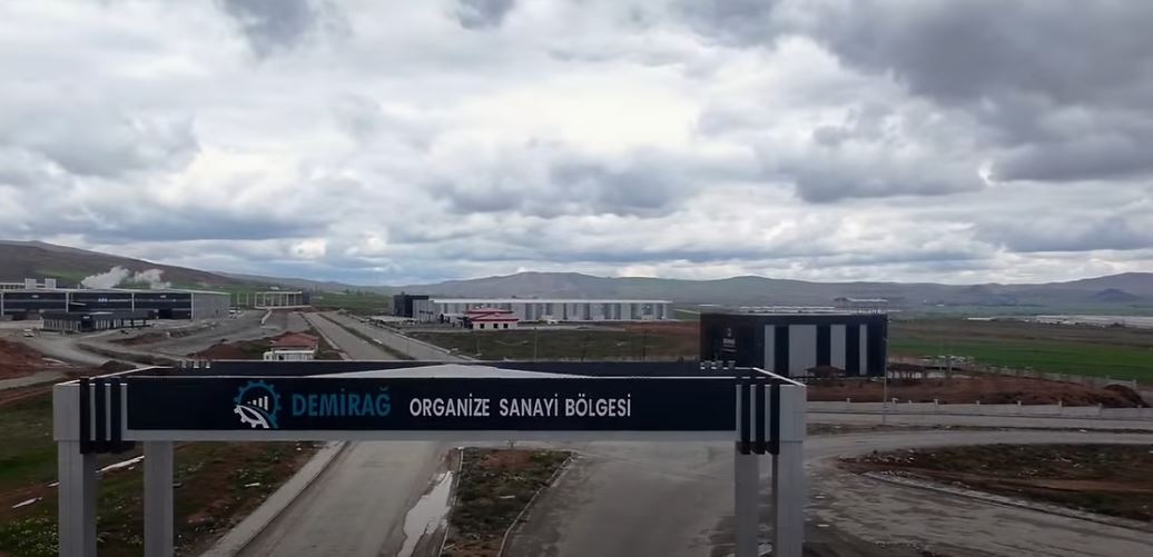 Demirağ'da 12 fabrika üretime başladı, 37 fabrikanın inşaatı sürüyor