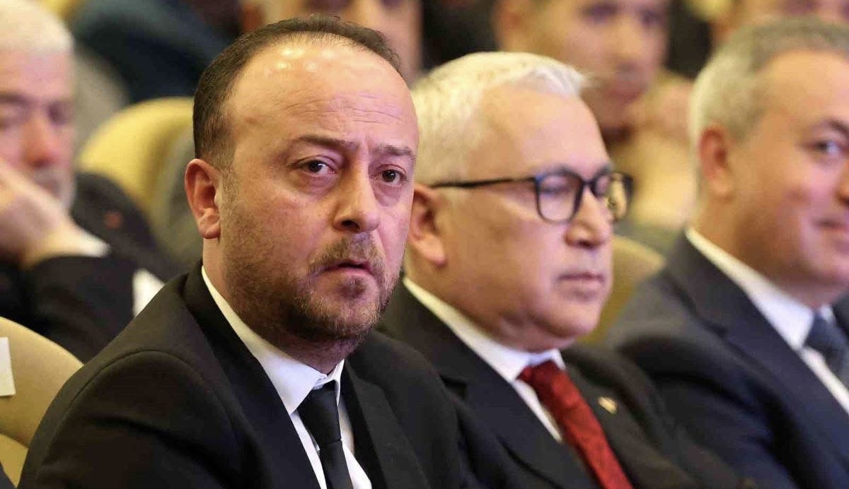 Burak Özçoban yeniden aday!