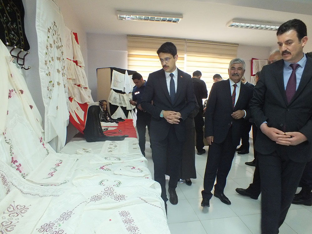 Ulaş'ta kursiyerler el emeği göz nuru ürünleri sergiledi