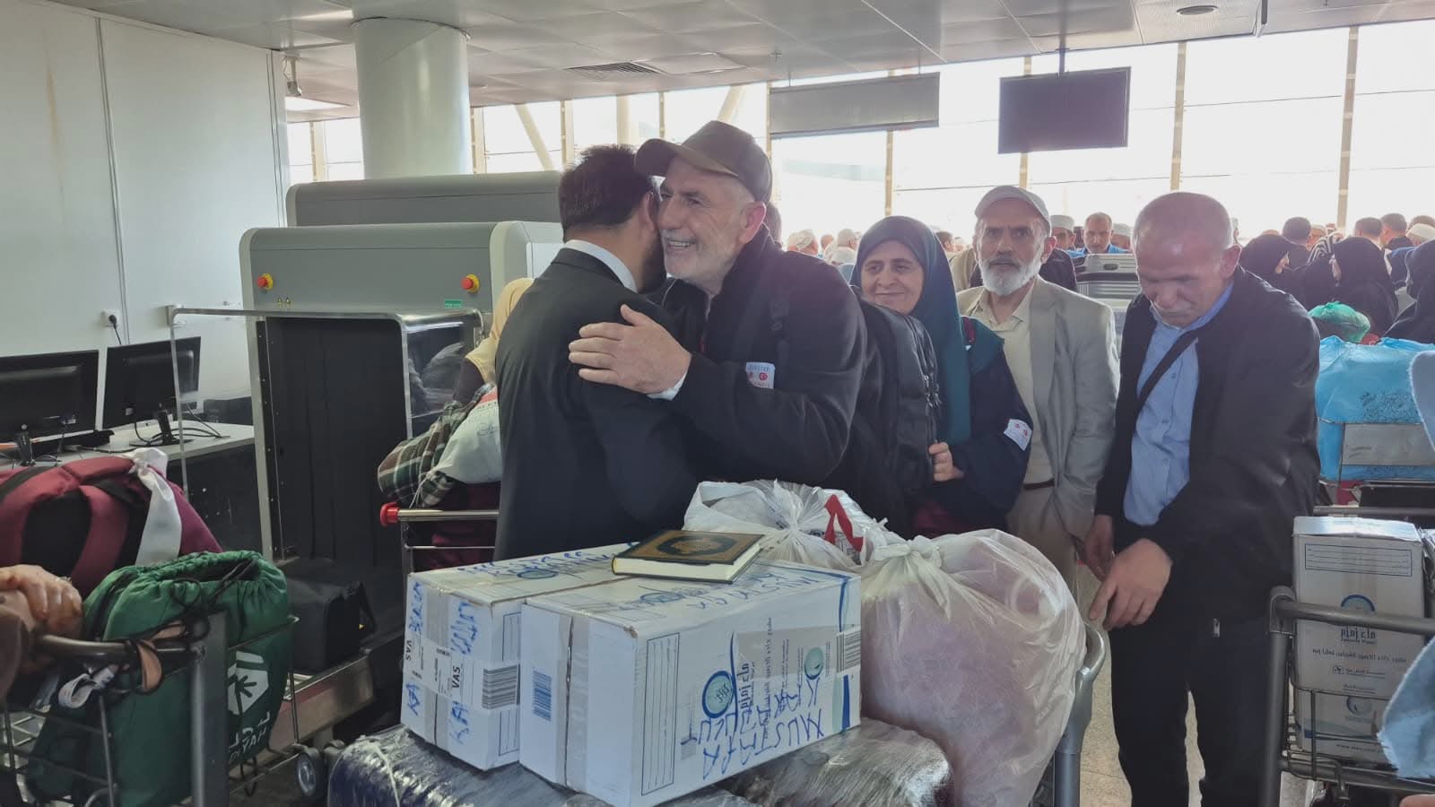 Sivaslı hacılar sevdiklerine kavuştu