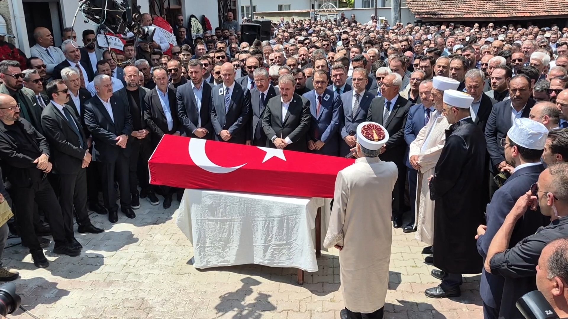 Destici'nin ağabeyi son yolculuğuna uğurlandı