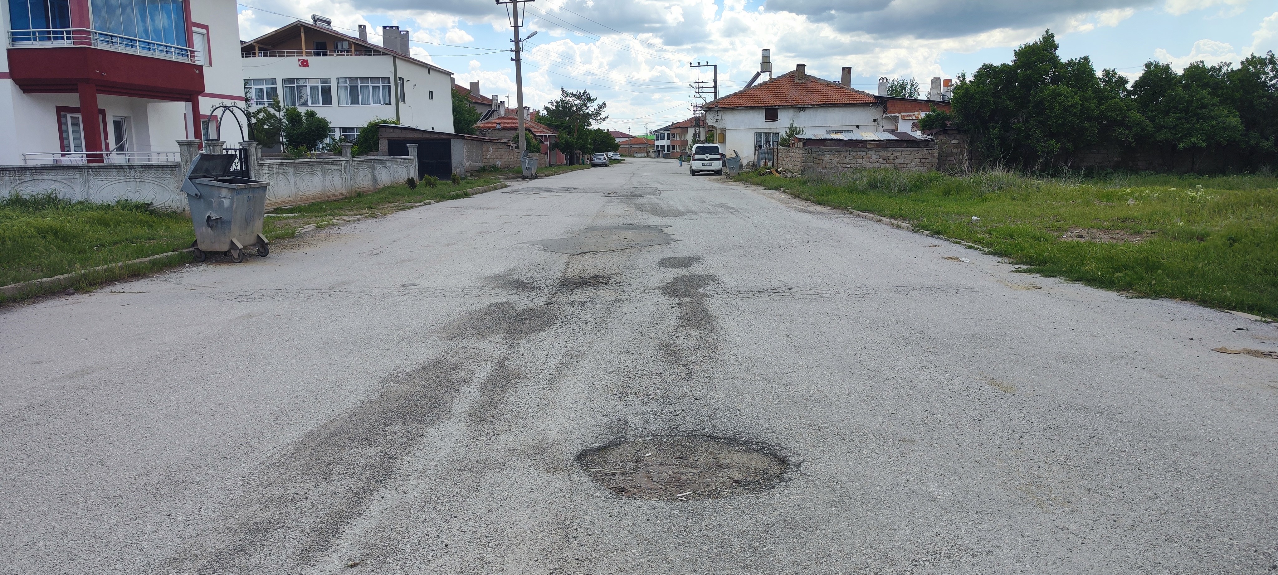 Bozuk yollar tepki çekti, mahalleli isyan etti