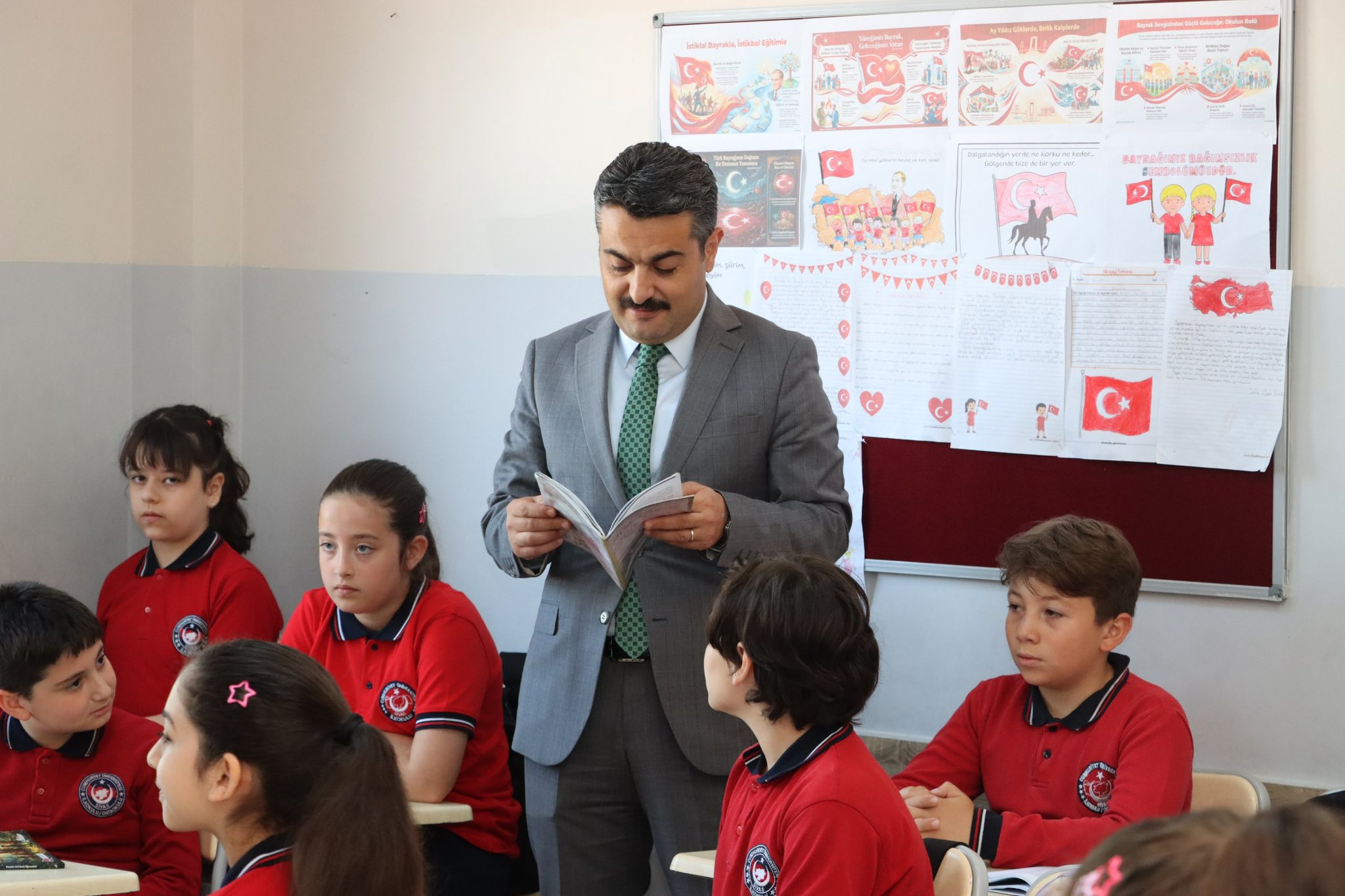 Öğrencilerle buluştu