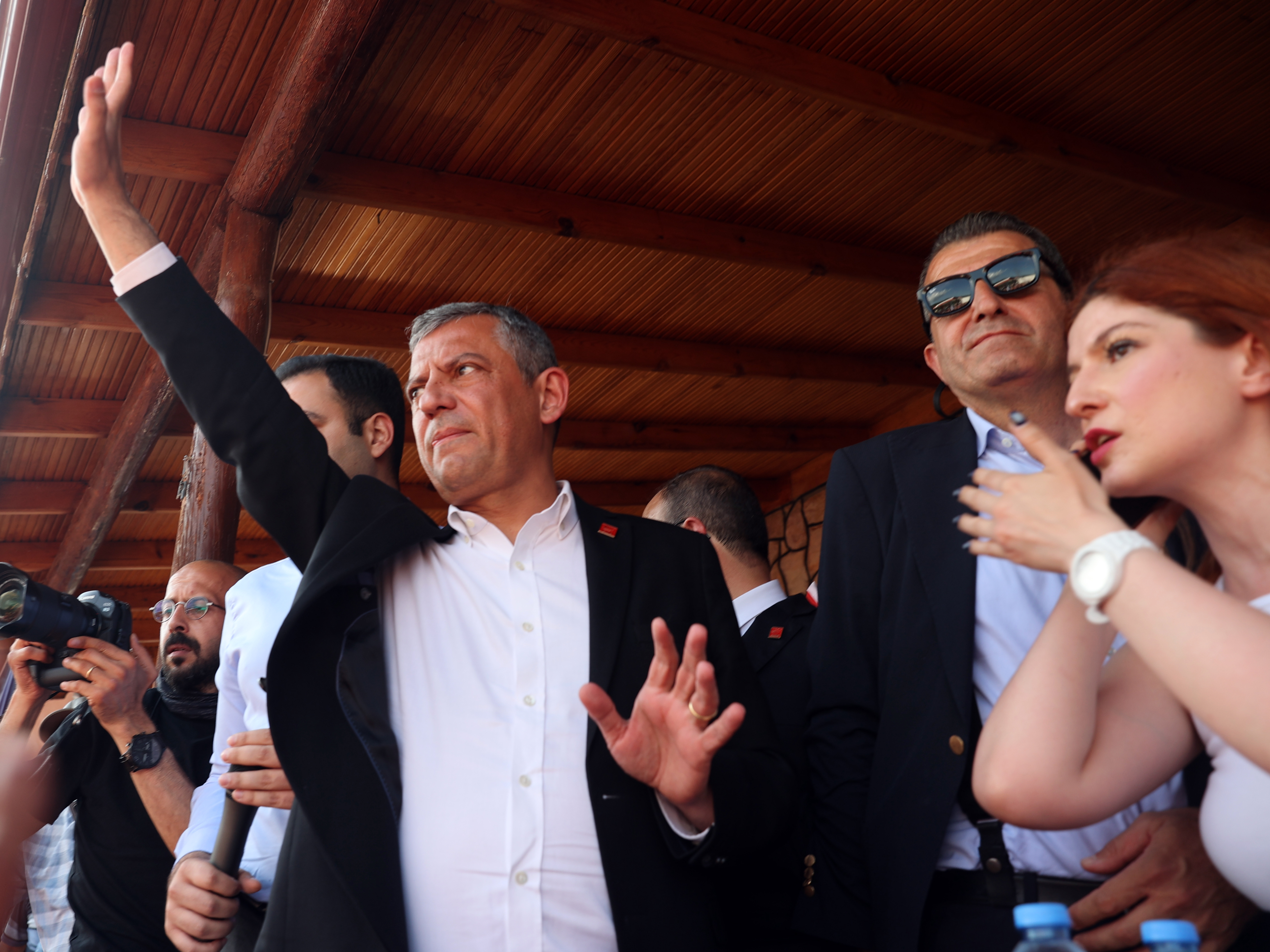 Özgür Özel Sivas'ta partililerle bir araya geldi