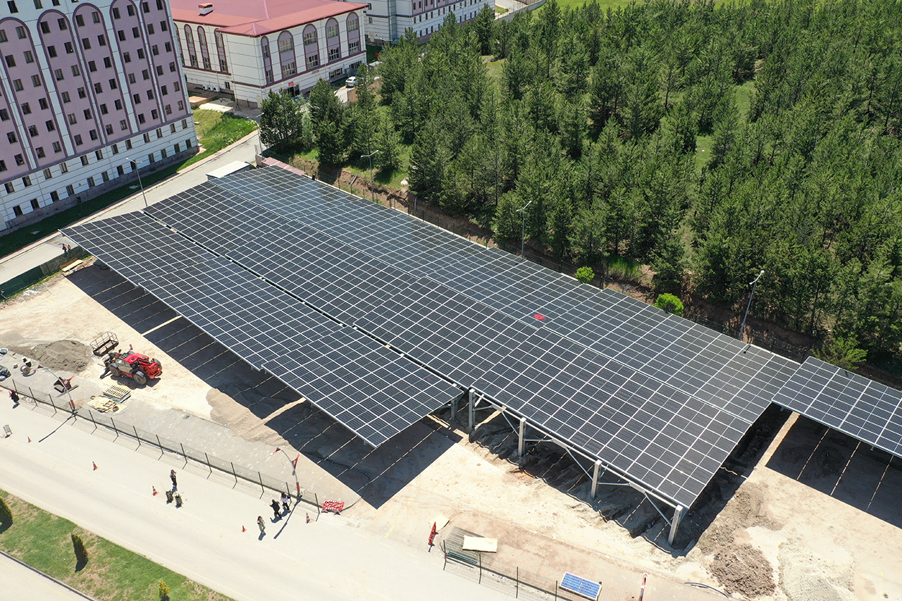 10 bin kişilik yurt için güneş enerjisi dönemi başladı