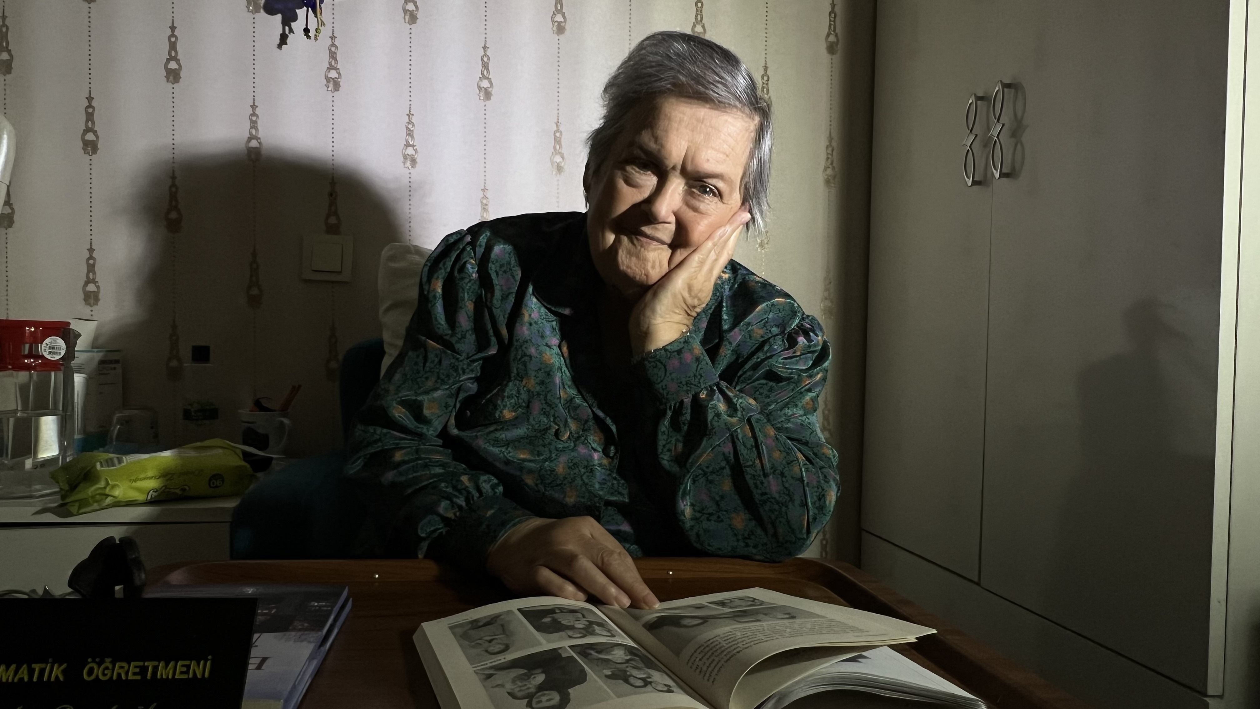 Parkinson hastası emekli öğretmen 84 yaşında kitap yazdı