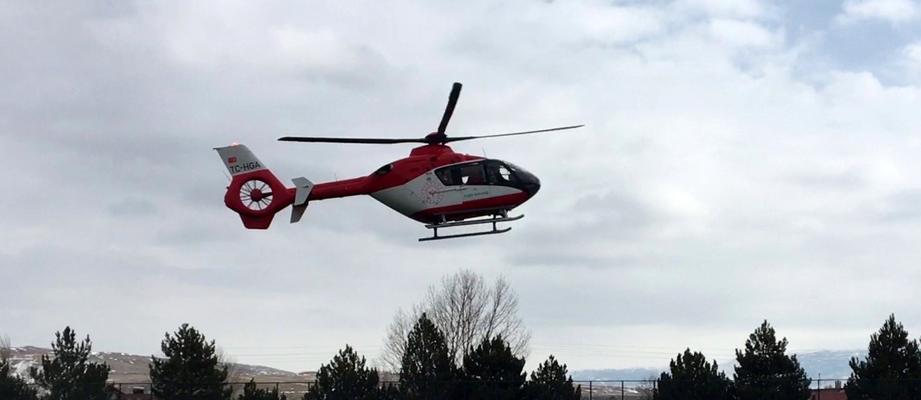 Sivas'tan havalanan ambulans helikopterle hastaneye yetişti