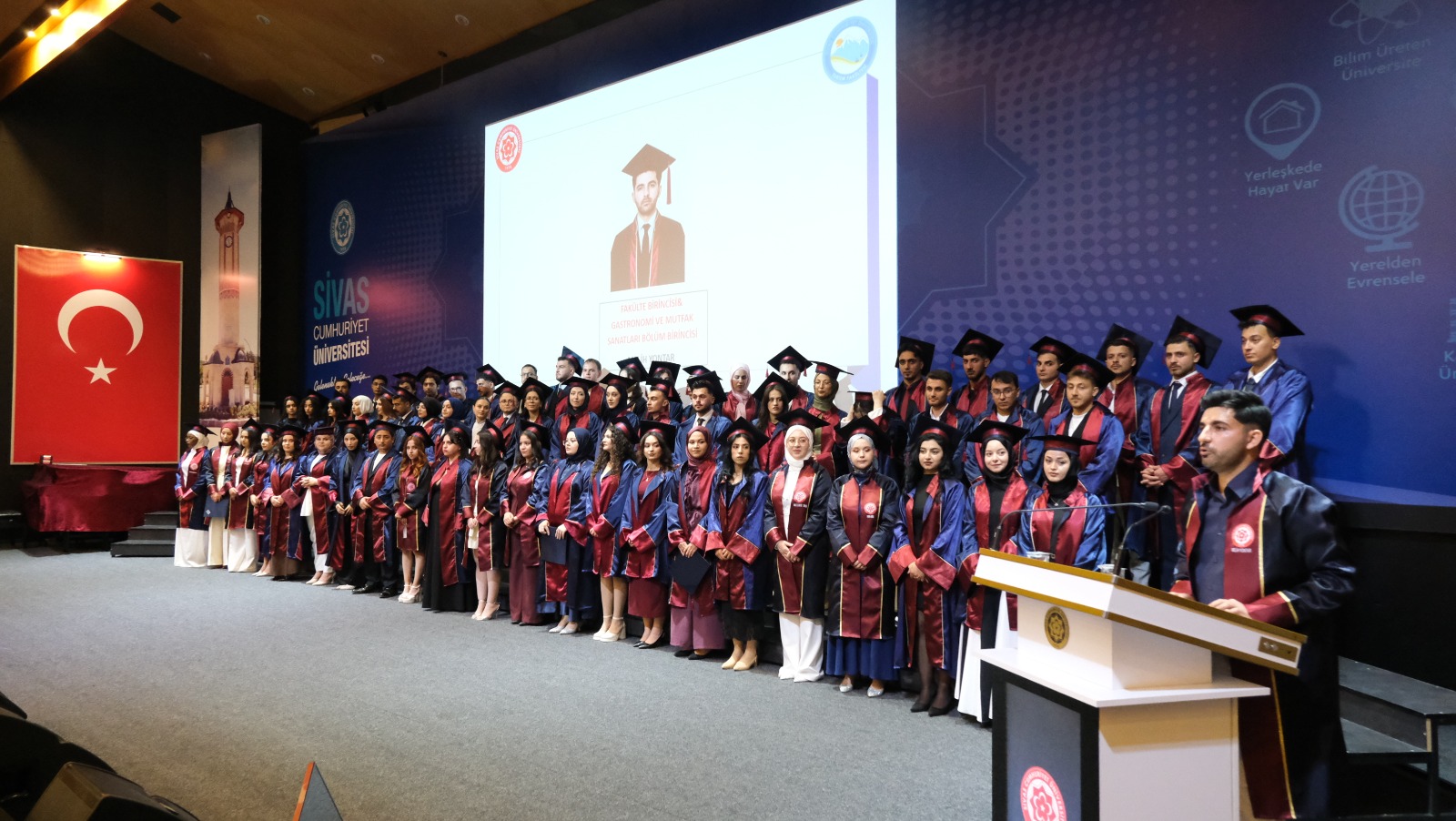 Turizm Fakültesi’nde  mezuniyet coşkusu