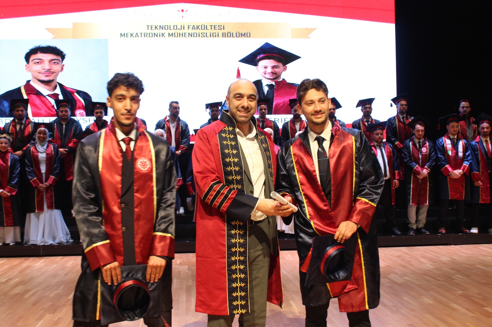Geleceğin mühendisleri mezun oldu