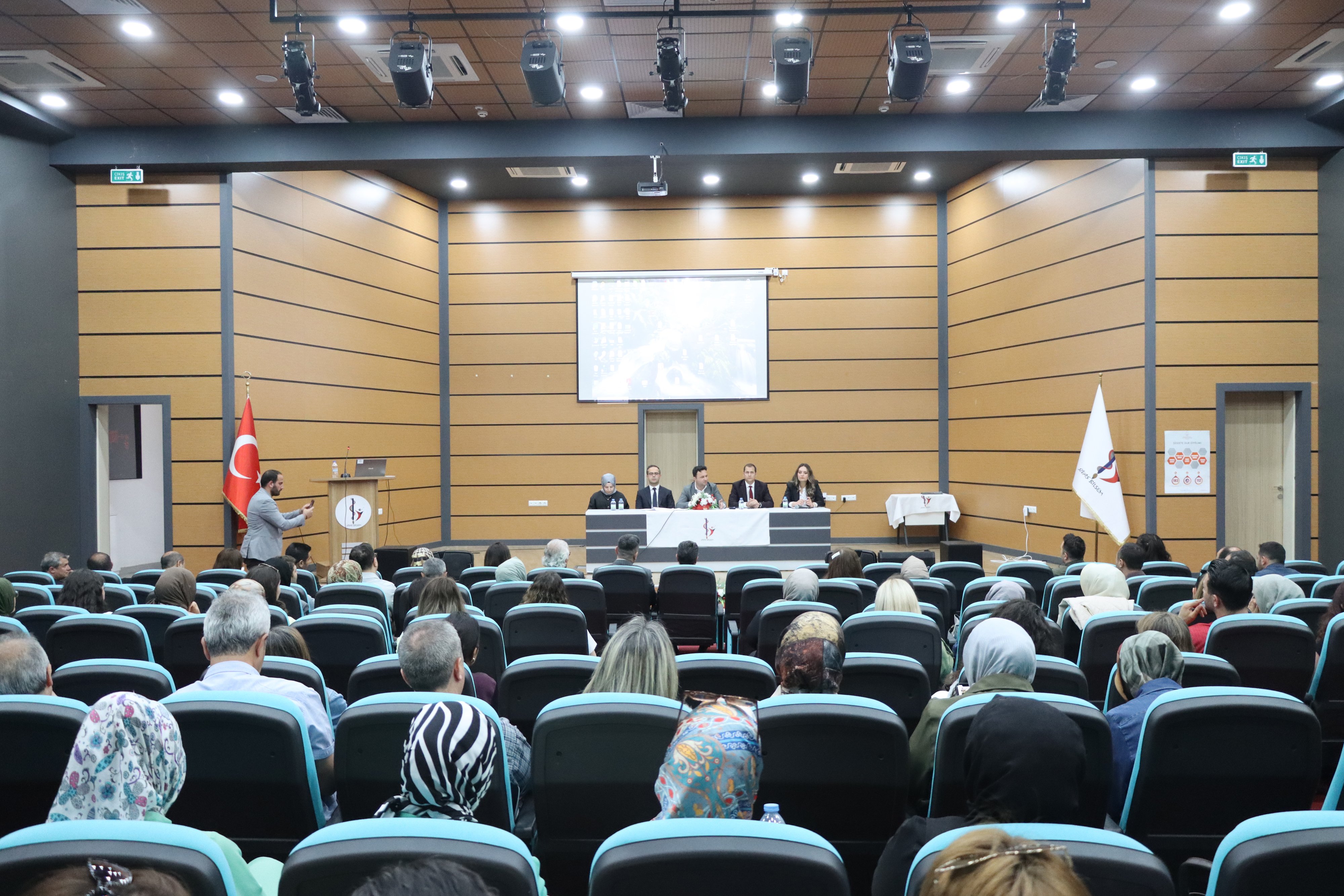 Sivas’ta rehber öğretmenlere yönelik kritik konferans: İhmal