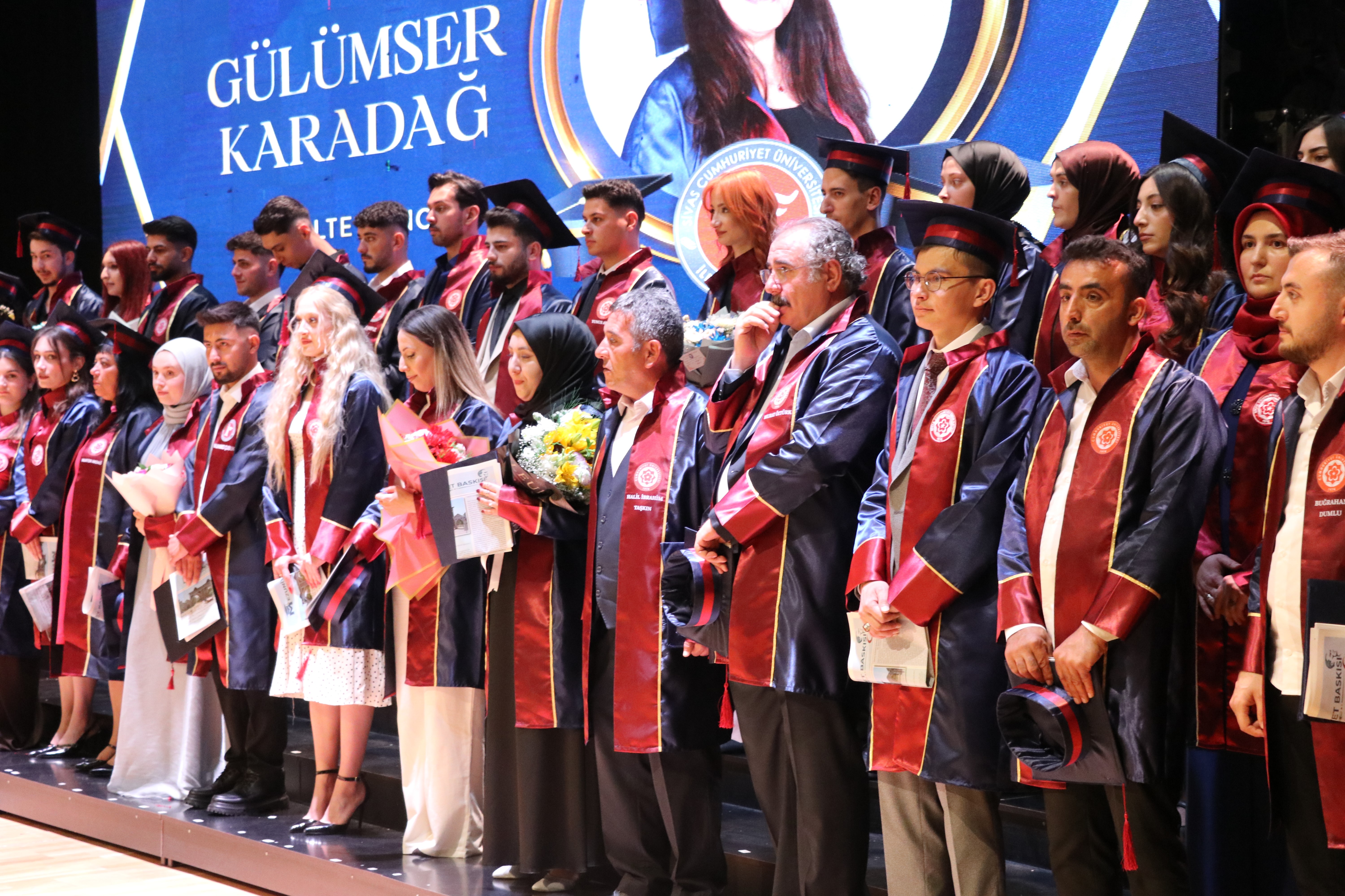 Geleceğin iletişimcileri mezuniyet heyecanı yaşadı