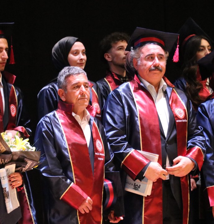 Yarım asrı devirdiler, cübbe giyip mezun oldular