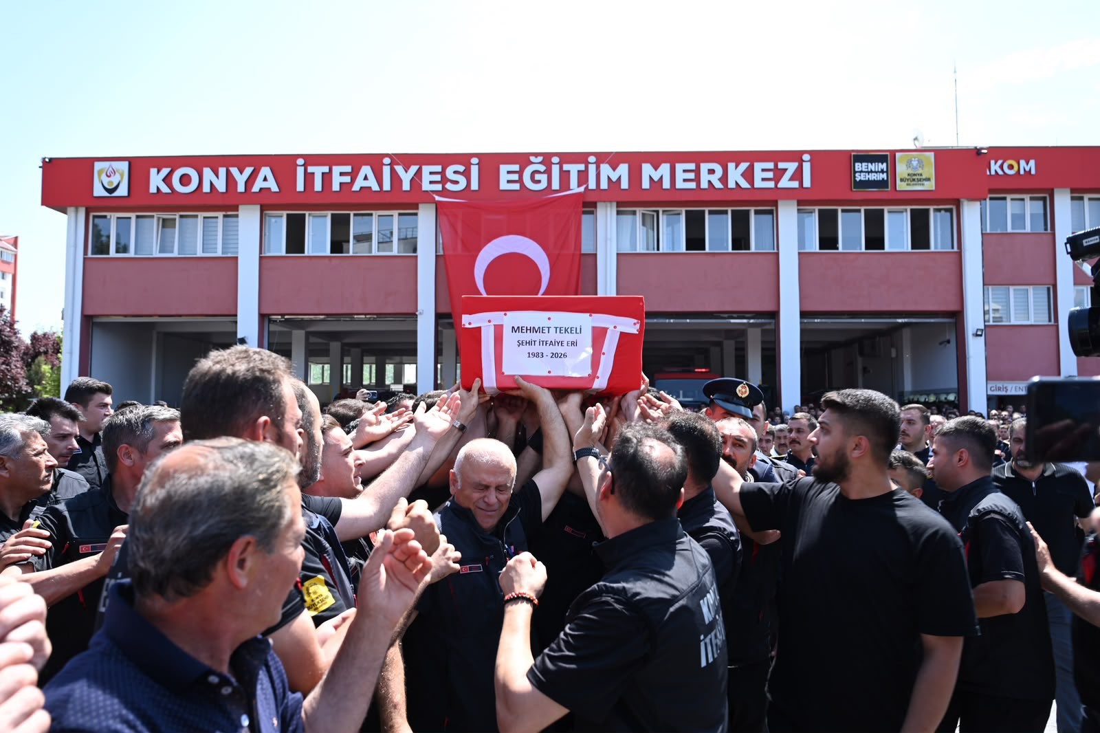 Şehit itfaiye eri, son yolculuğuna uğurlandı