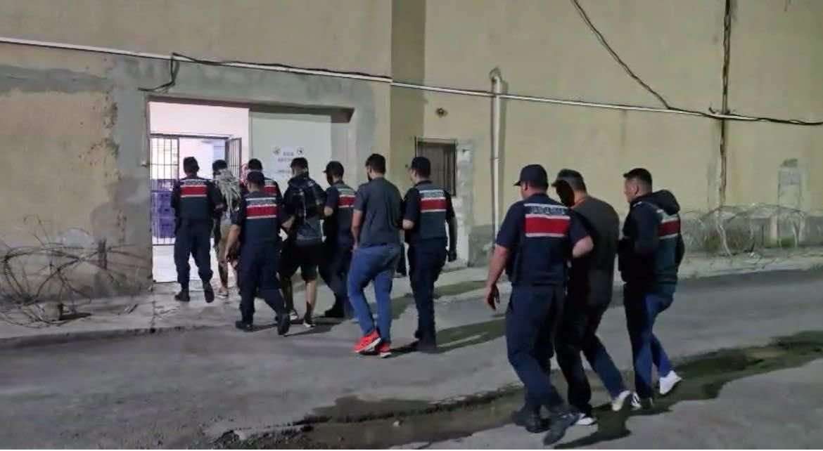 Mersin'den gelip Sivas'ta hırsızlık yapan 5 şüphel