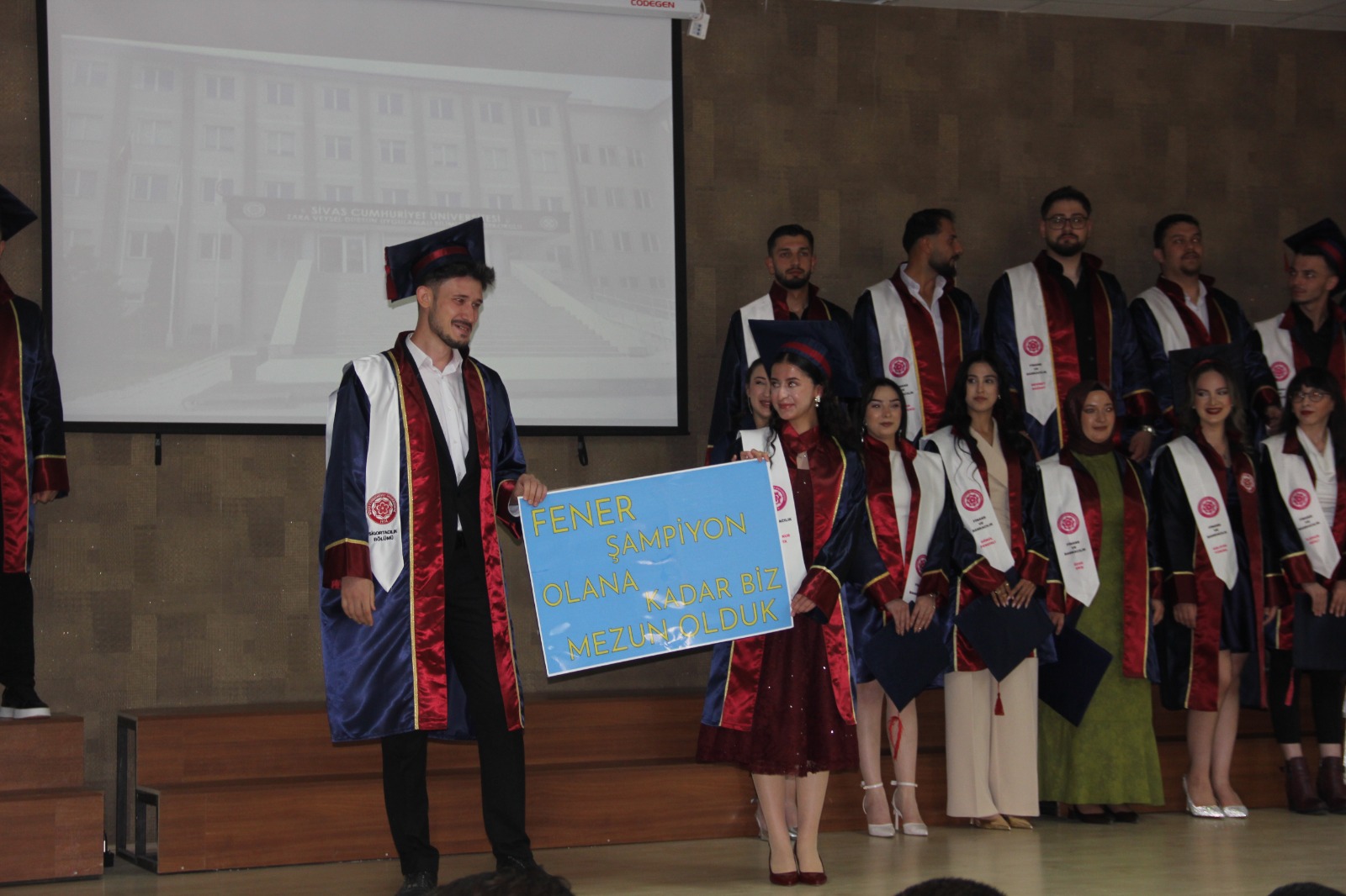 Öğrenciler diplomalarına kavuştu