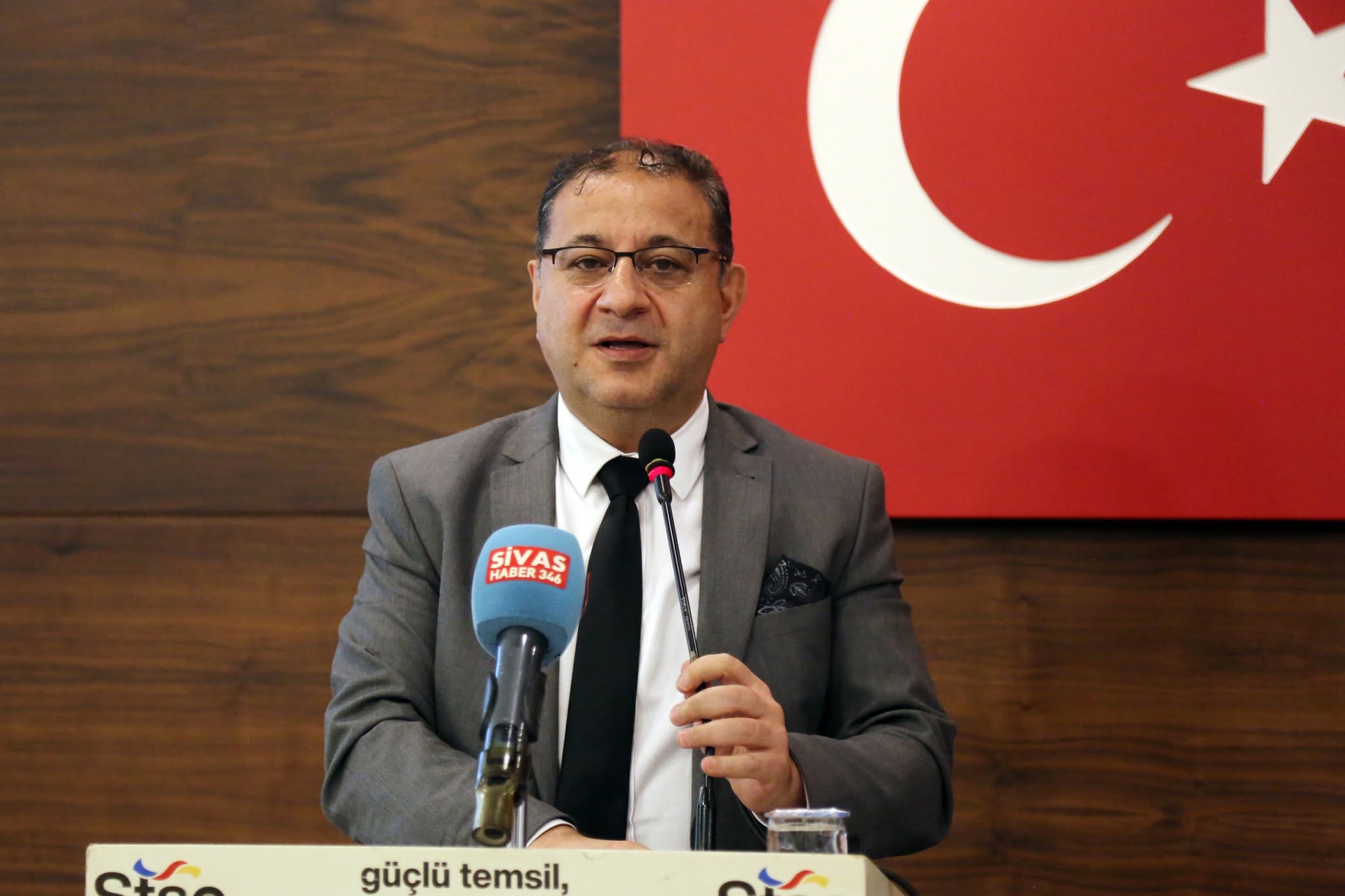 “Adaylığım şahsım için değil, Sivas’a hizmet etmek içindir"