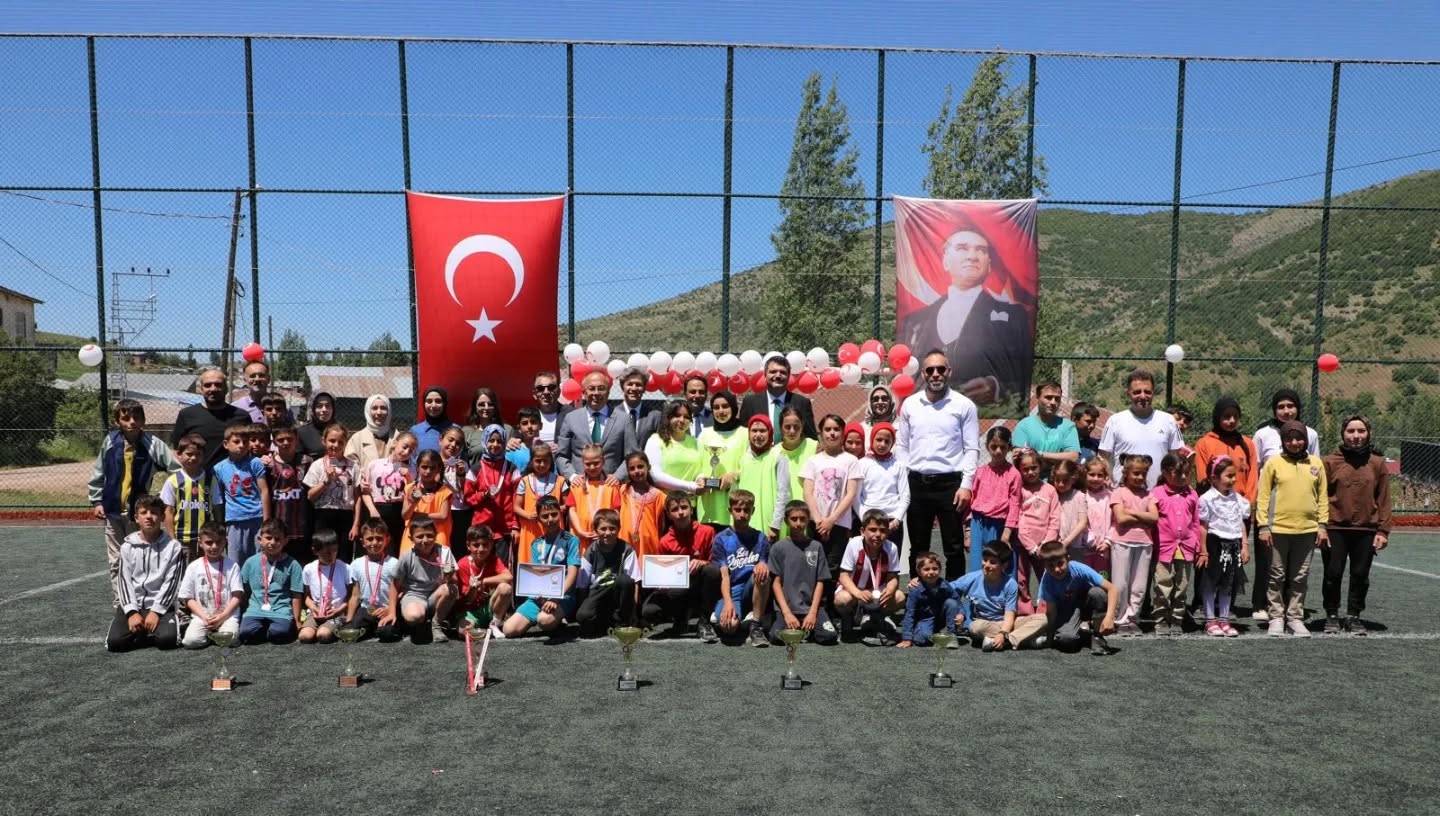 Gaziköy’e spor desteği