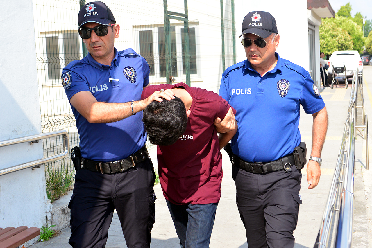 Dolmuşla duvara çarpan şoför, gece sevgilisiyle tartıştığı için uykusuz kalmış