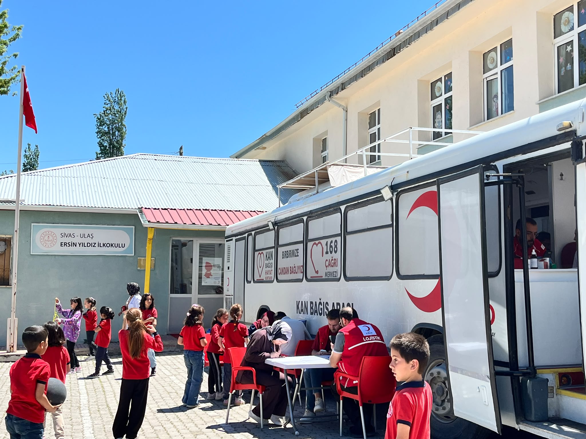 Ulaş'ta veliler ve öğretmenler kan bağışında bulundu