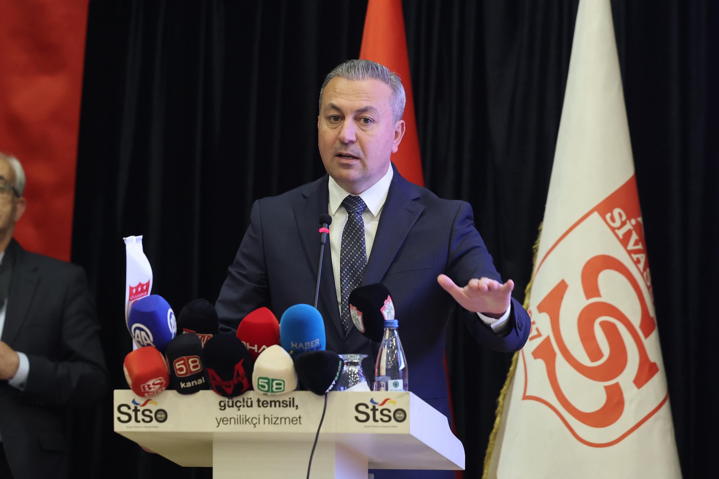 Adem Uzun: “Sivasspor için güçlü yönetim şart!”