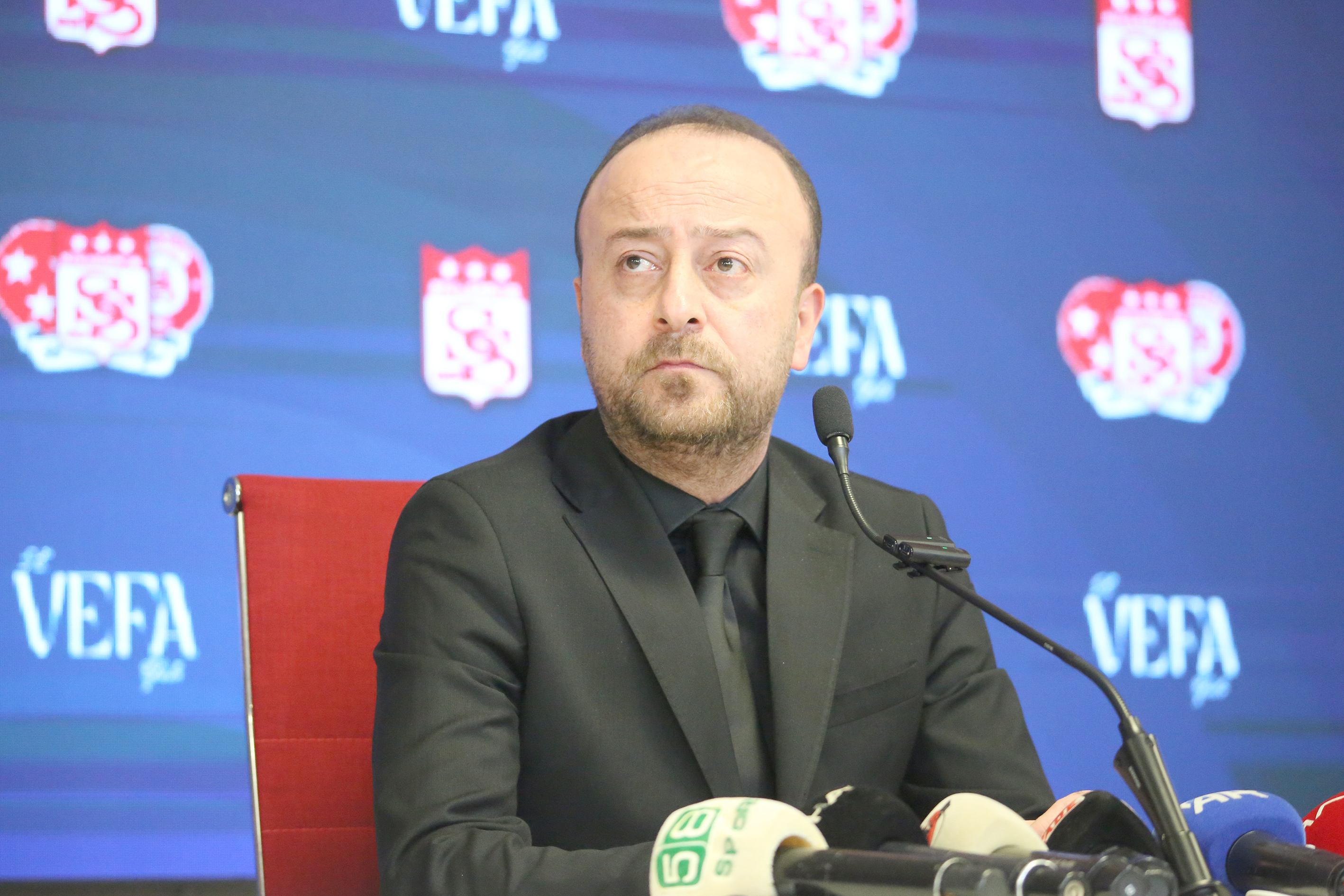 Burak Özçoban aday mı? değil mi?