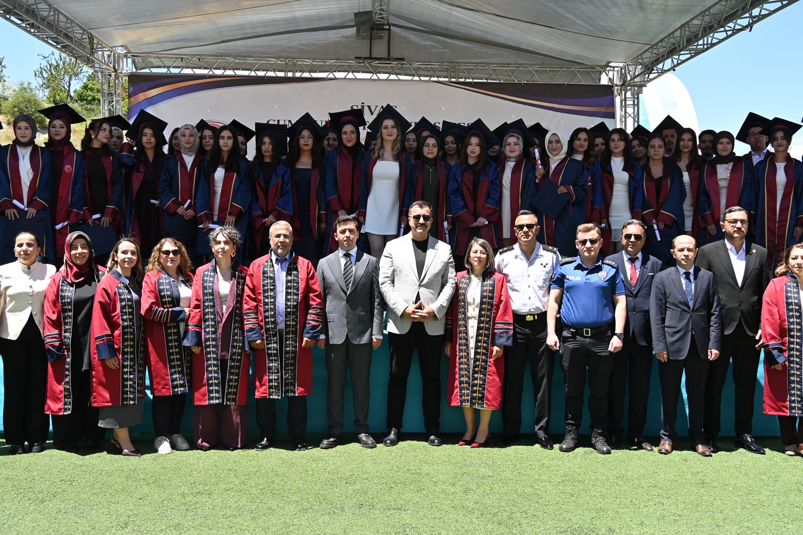 Suşehri Sağlık Yüksekokulu mezunlarını uğurladı