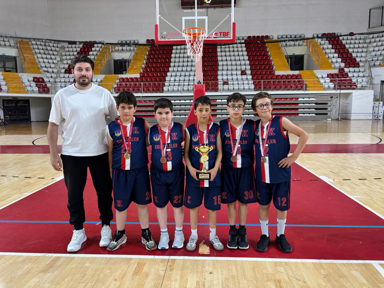 İki günde 3 kupa kazandı