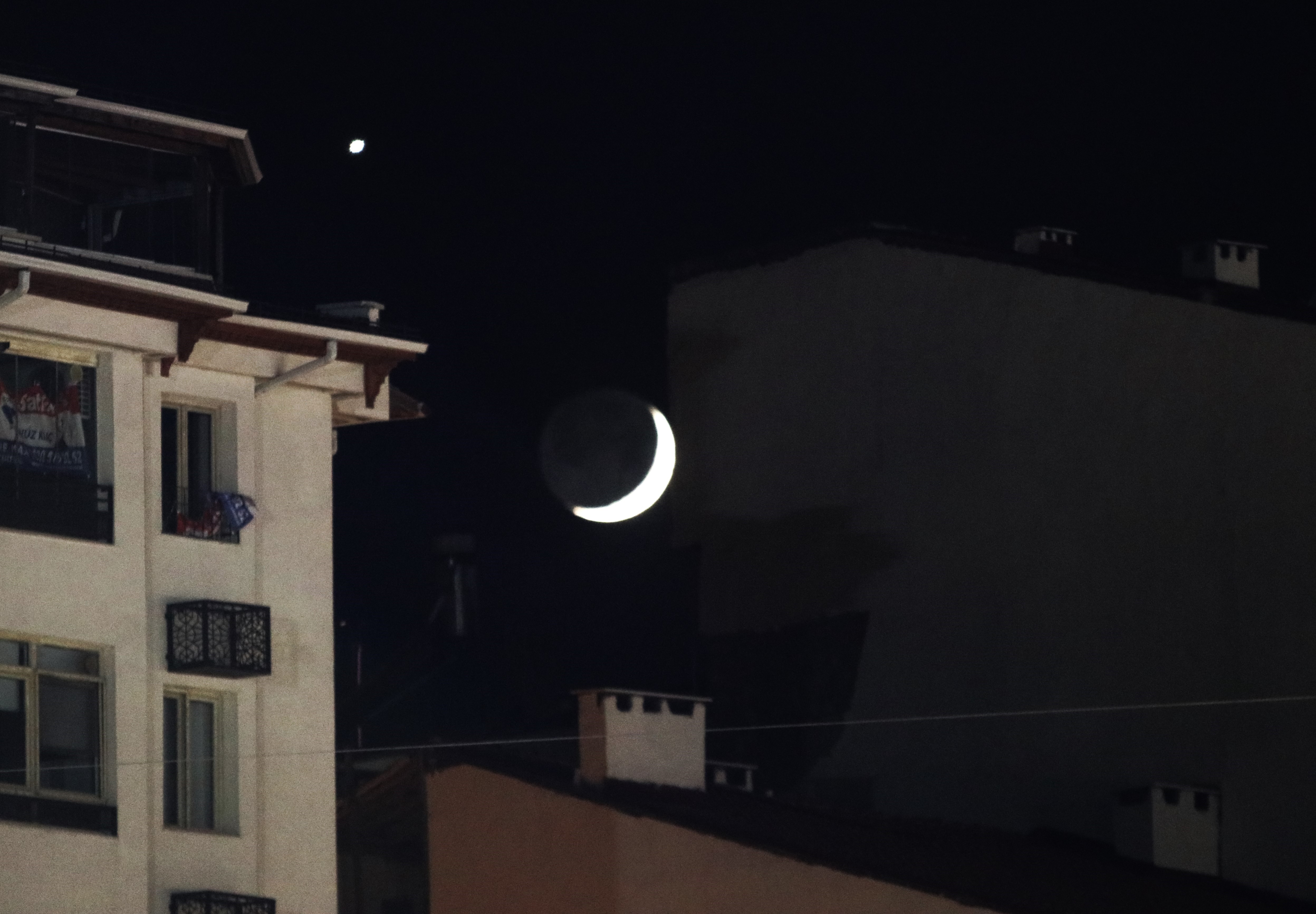 Eşsiz ay-yıldız manzarası hayran bıraktı