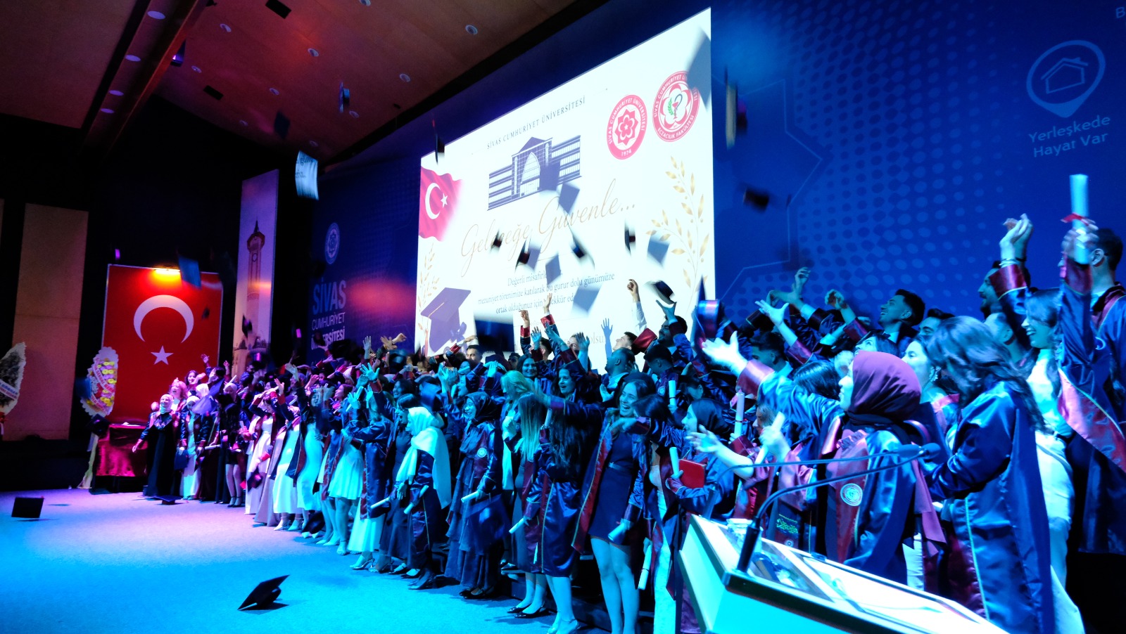 Yemin edip diplomalarını aldılar