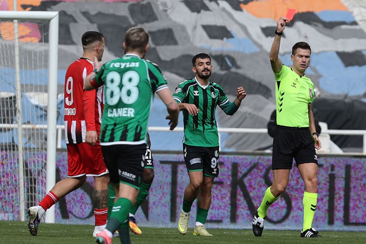 En son Sivasspor maçında forma giymişti... Caner Erkin futbolu bıraktı