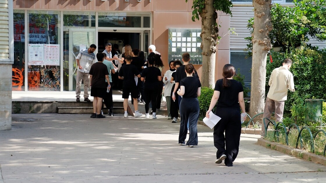 YKS'nin ilk oturumu Temel Yeterlilik Testi başladı