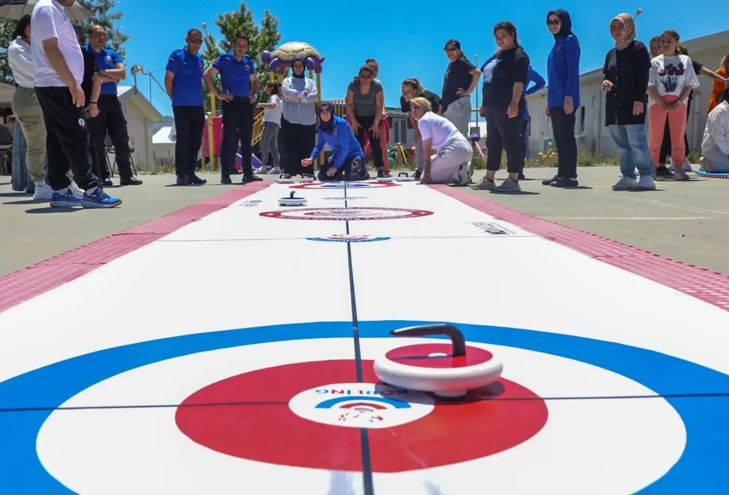 Hafik’te cezaevi sakinleri Floor Curling ile buluştu