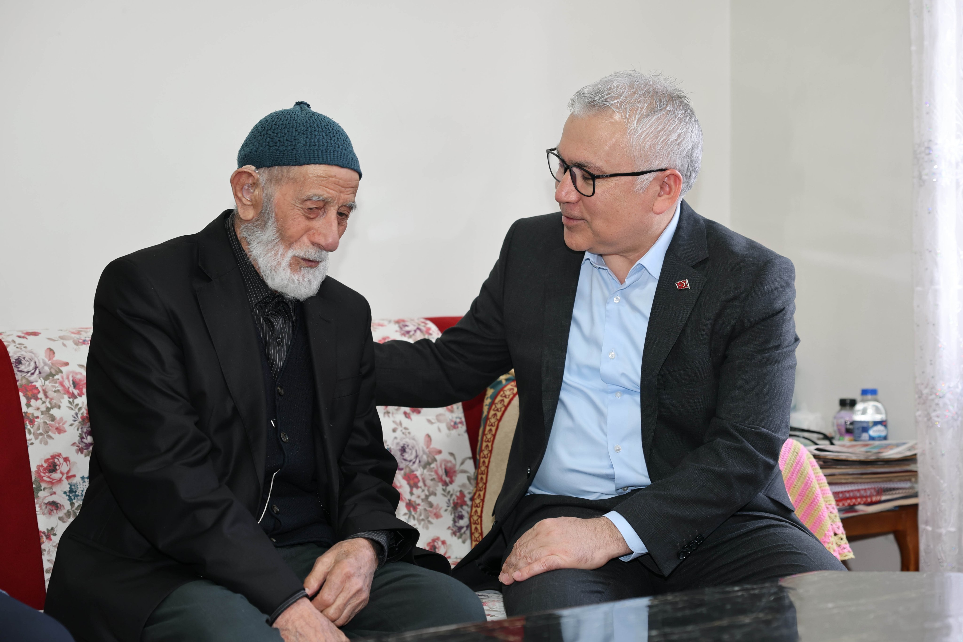 Sivas Valisi Yılmaz Şimşek’ten şehit babasına anlamlı "Babalar Günü" ziyareti