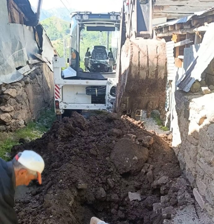 Heyelanlı yol açıldı, arızalar giderildi