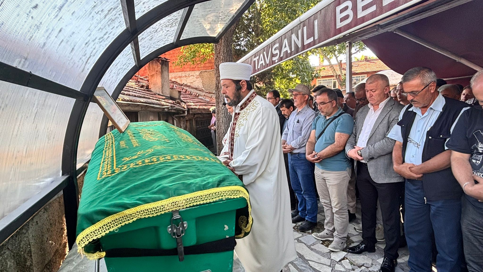 Sivas'ta nehir kenarında ölü bulunan genç tekniker Kütahya'da toprağa verildi