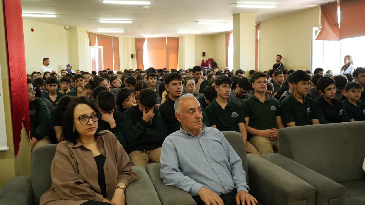 Geleceğin meslekleri Bilim Kafe'de konuşuldu