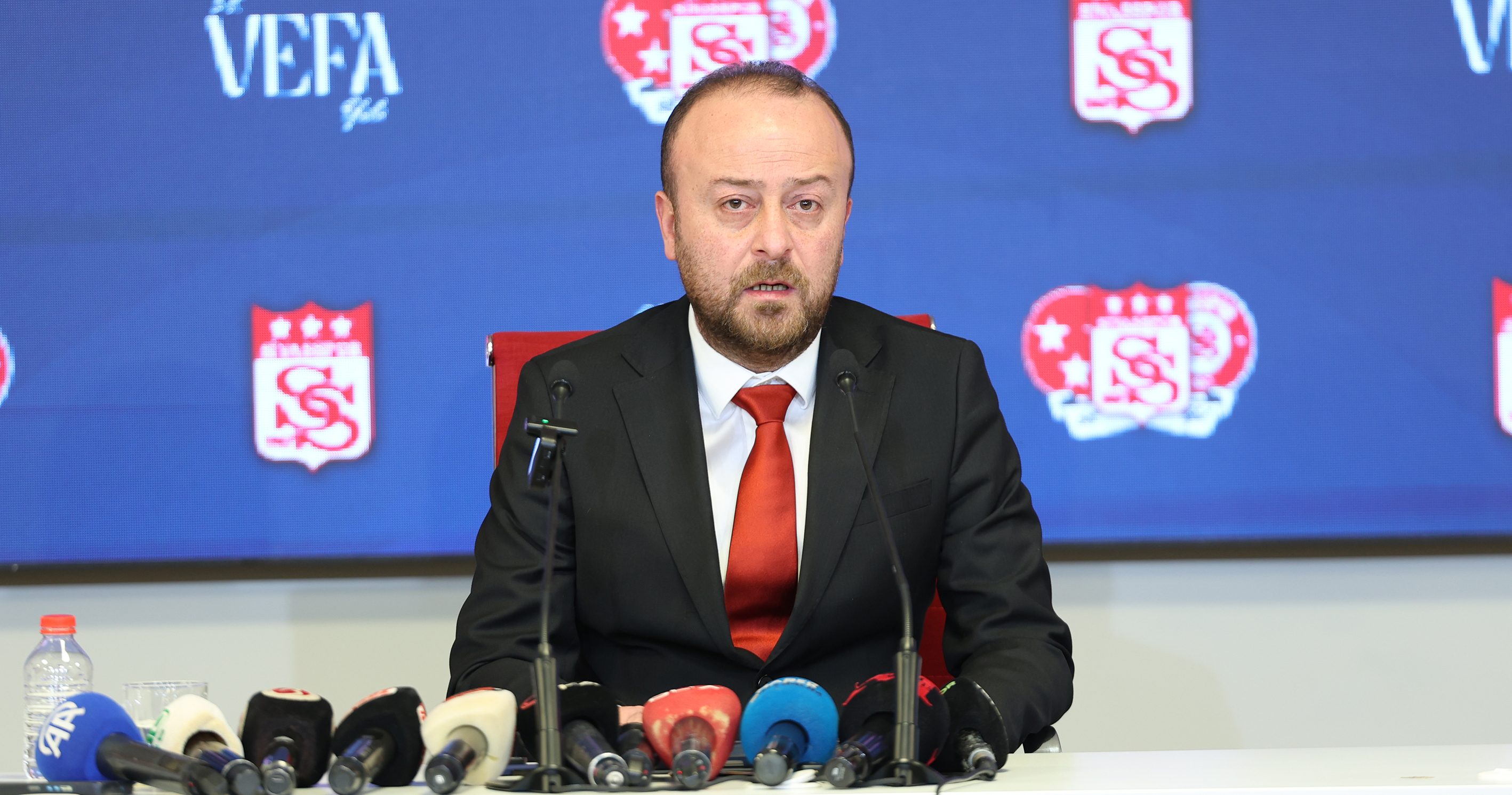 Burak Özçoban seçeneği masada!