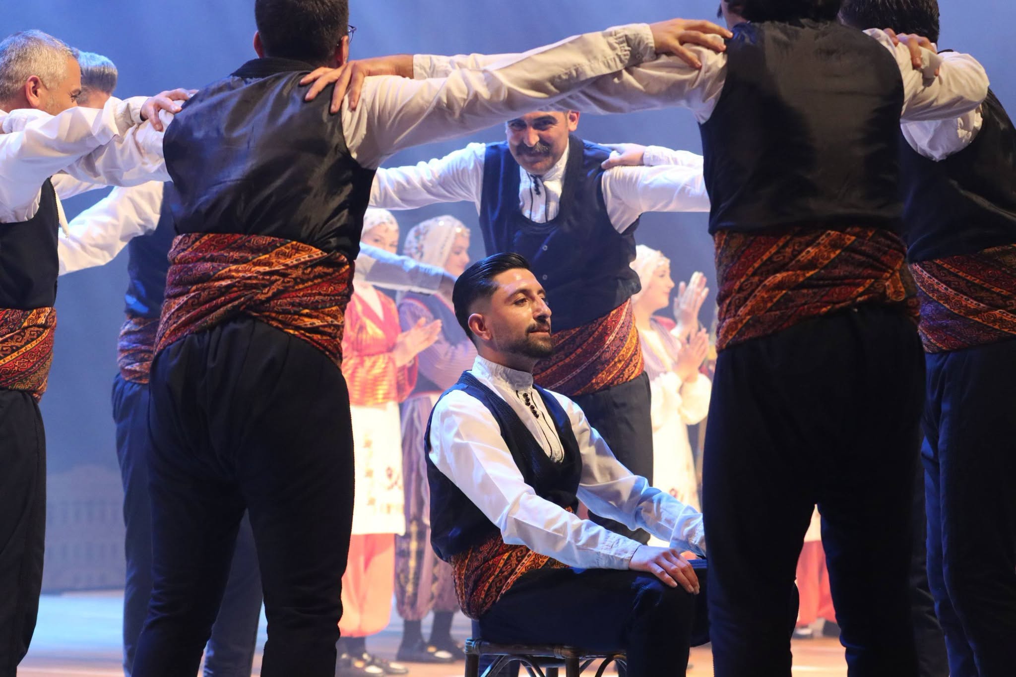 Sivas'ta görsel şölen: "Toroslardan Kızılırmak'a" halk dansları gösterisi büyüledi